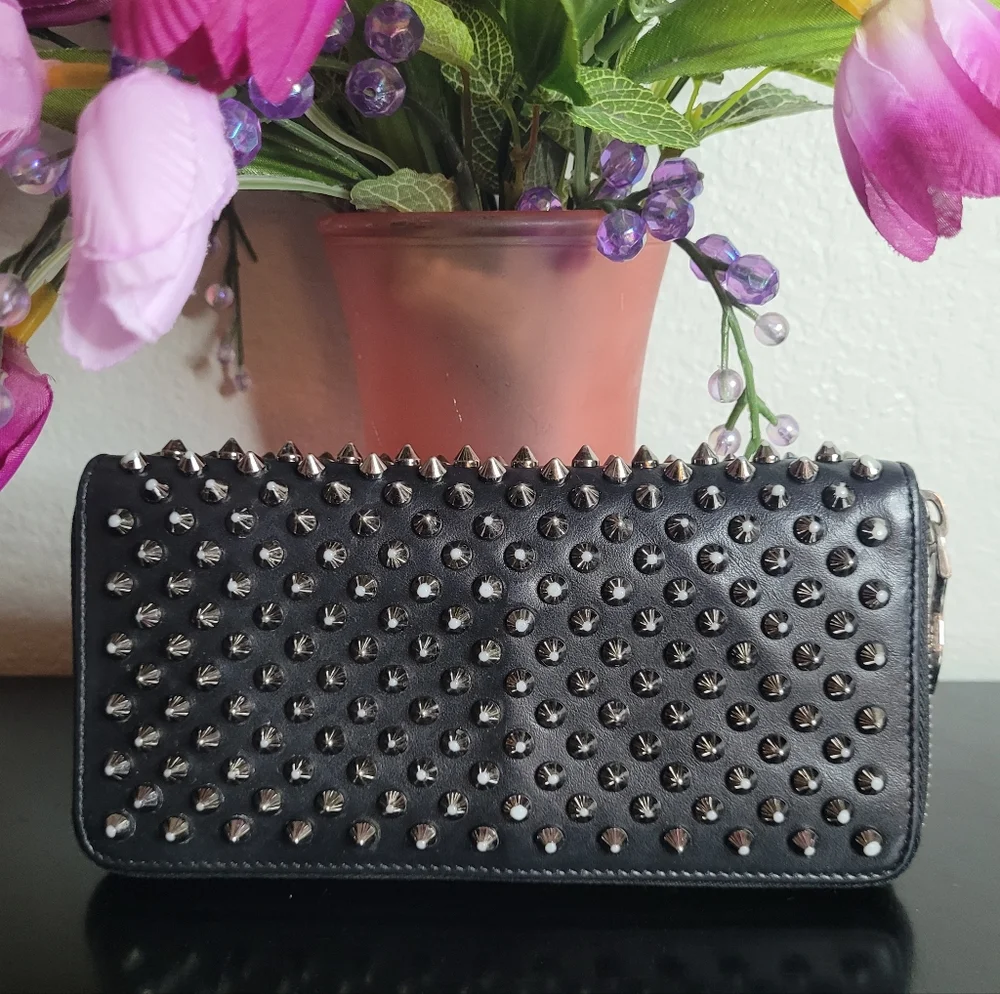 Christian Louboutin Long Wallet Panettone gunmetal/silvery Studs - Picture 1 of 15